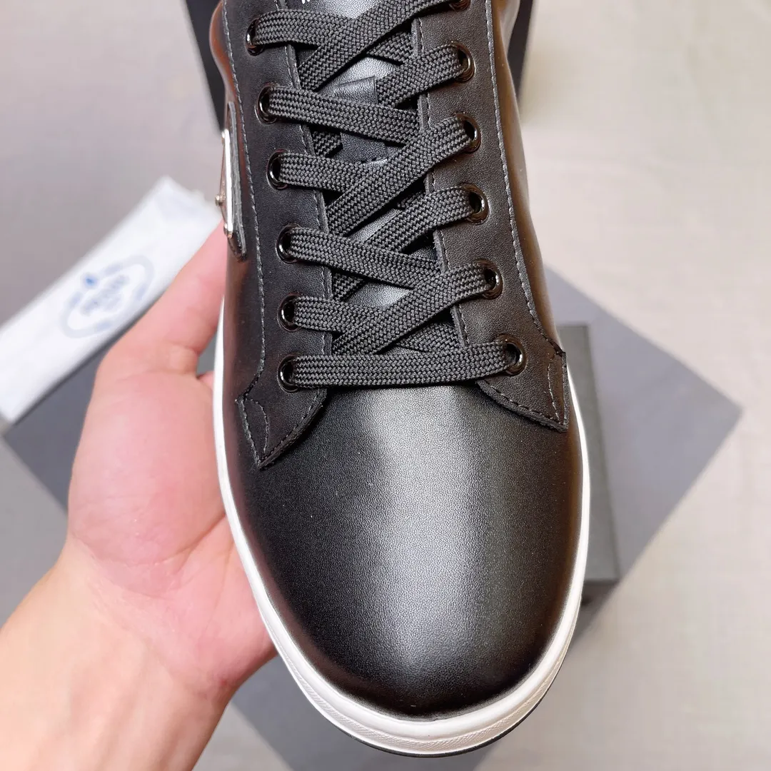 P380 Prada Prada's new men's leather sneakers, the highest version on the market, any comparison is welcome🆚! The original leather has excellent texture and is super high-end! Fetal sheep net lining imported from Italy, removable pad! Luxurious materials and fine workmanship, highly recommended! Code number 38-45 No. 058